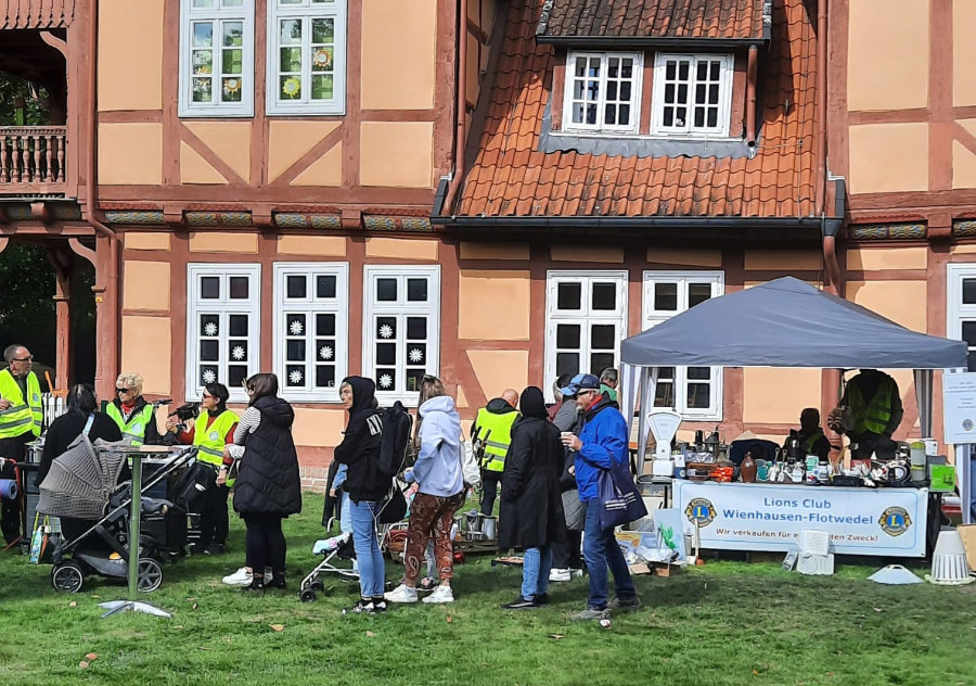 Lions Club Wienhausen-Flotwedel auf dem Flohmarkt im September 2024