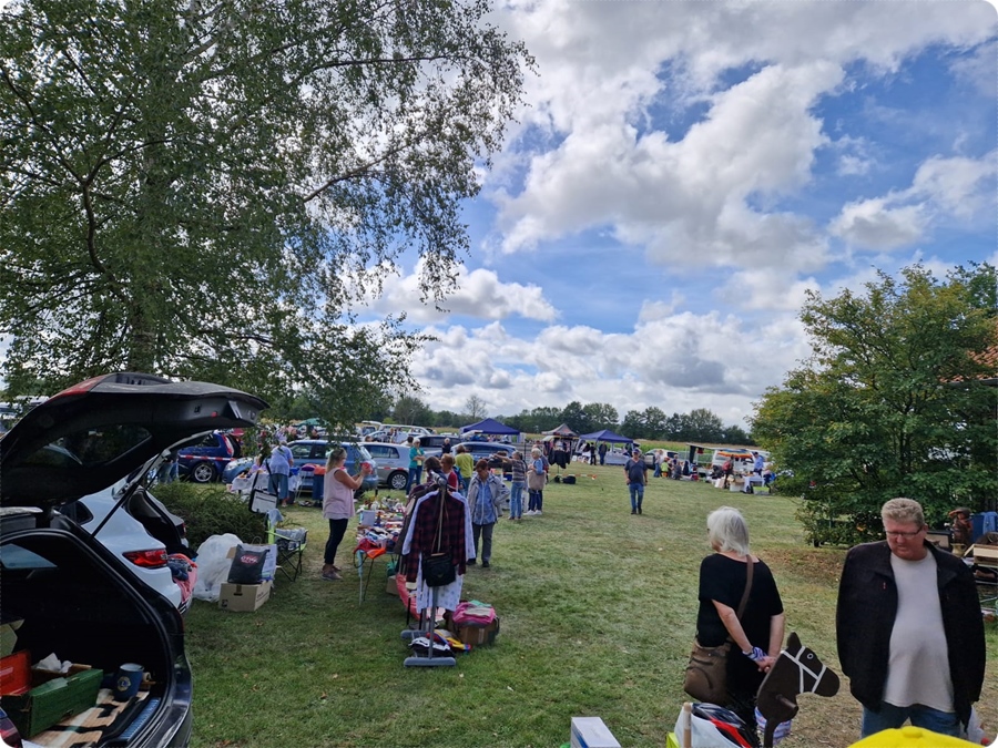 Lions Club Wienhausen-Flotwedel auf dem Flohmarkt in Hohnebostel am 17. August 2025
