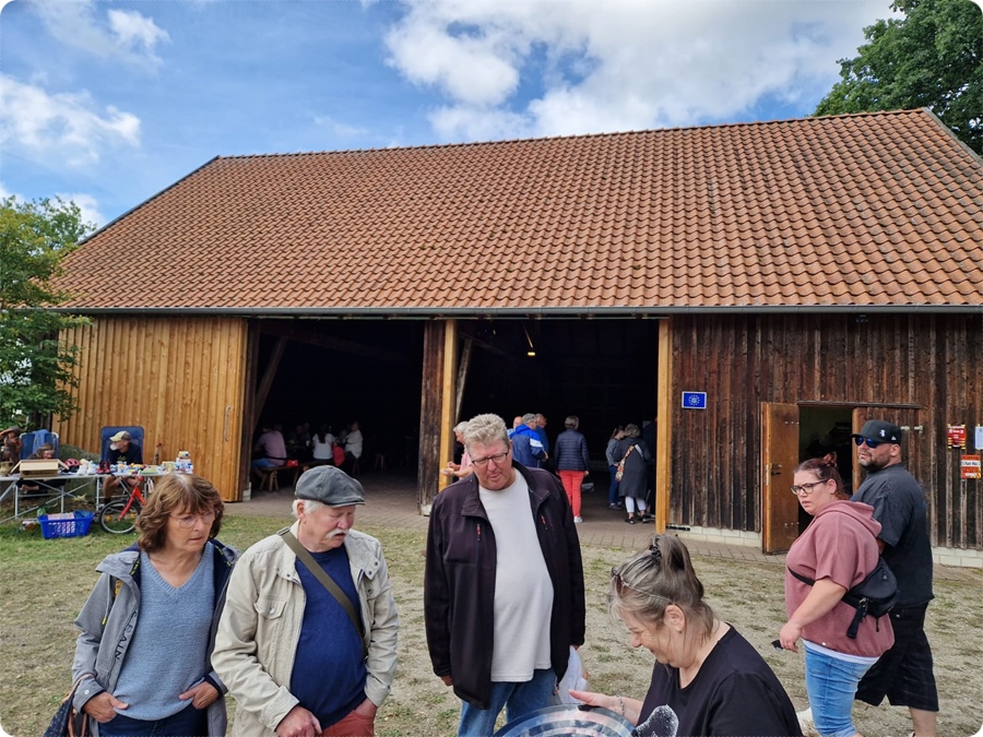 Lions Club Wienhausen-Flotwedel auf dem Flohmarkt in Hohnebostel am 17. August 2025