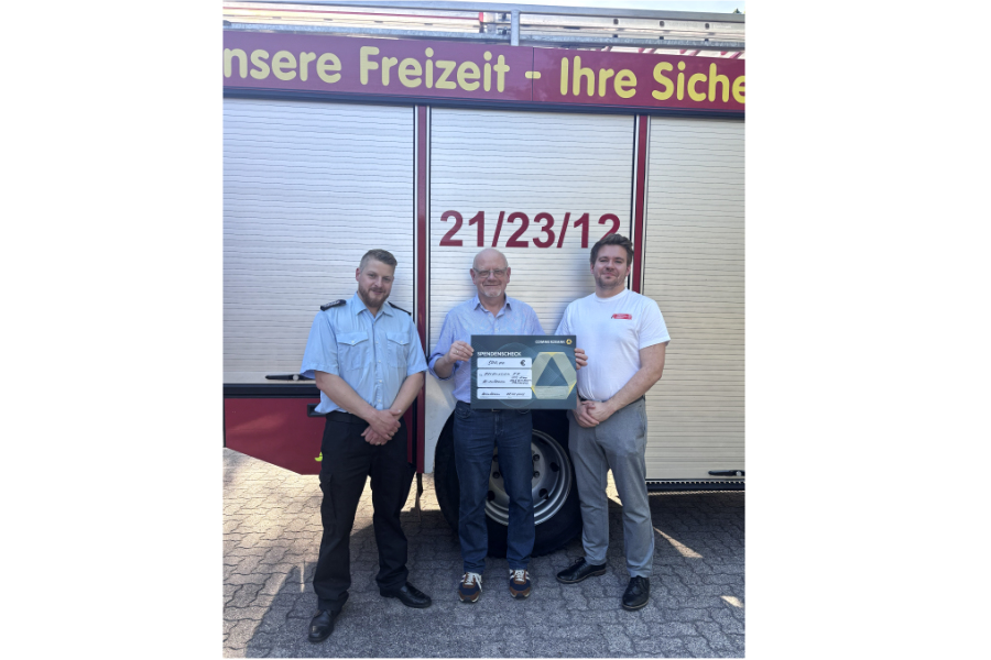 Lions Club Präsident Hermann Baars (Bildmitte) gemeinsam mit dem 1. Vorsitzenden Fabian Jacobj und 2. Vorsitzenden Jonas Gaidischki