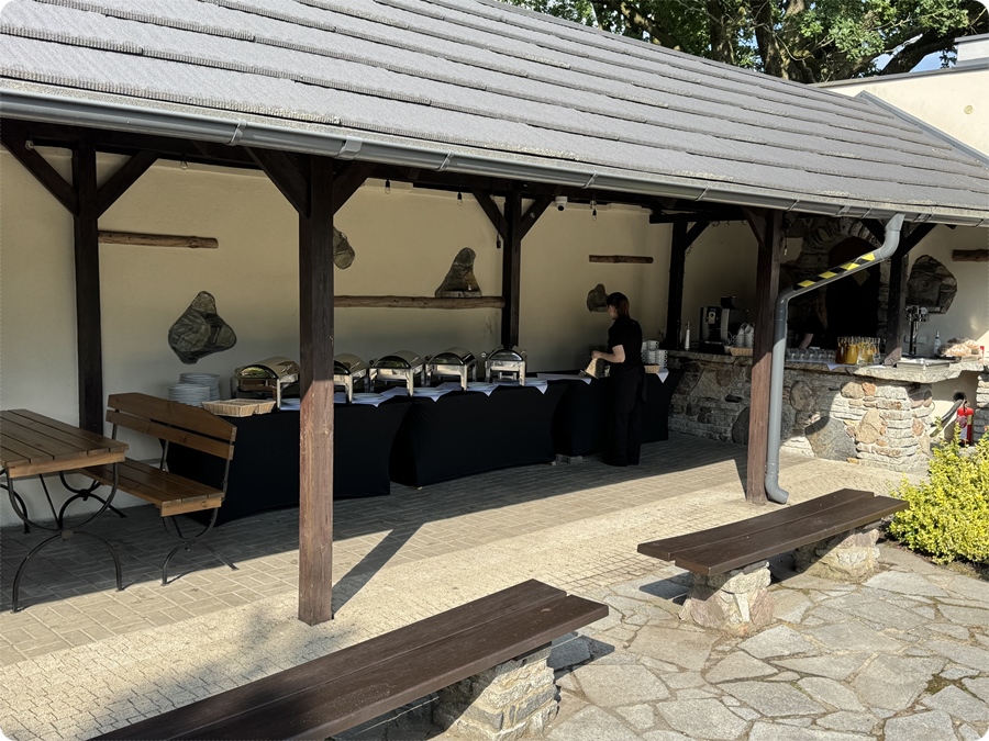 Aussenterrasse mit BBQ des Hotels