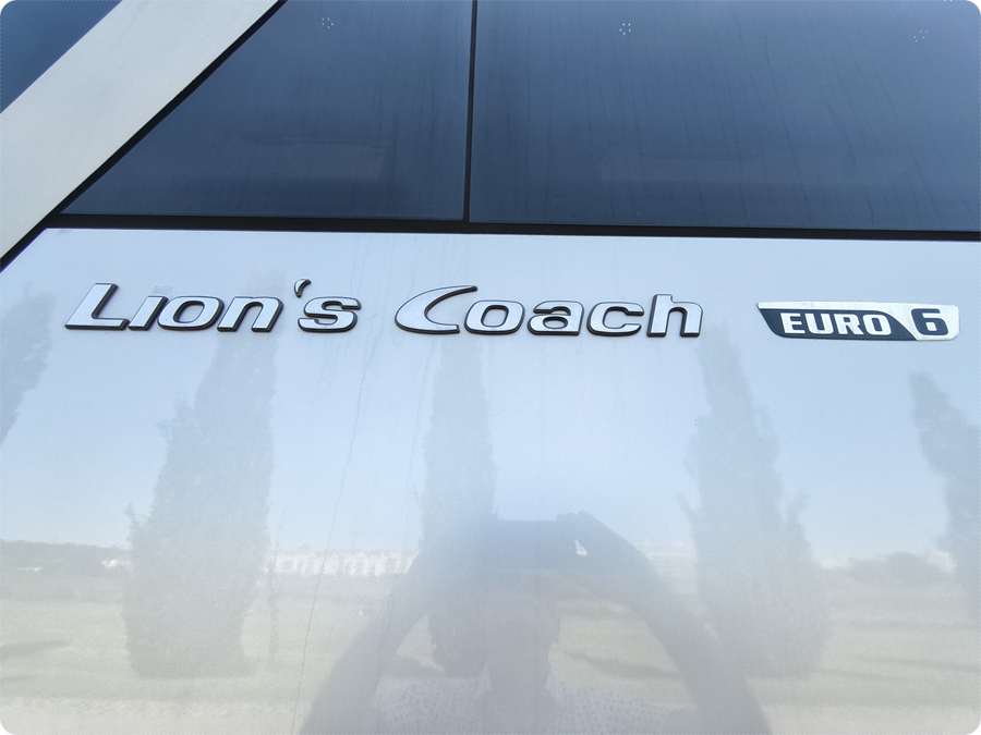 Unser Transportmittel für die kommenden Tage mit dem "LIONS Coach" Bus