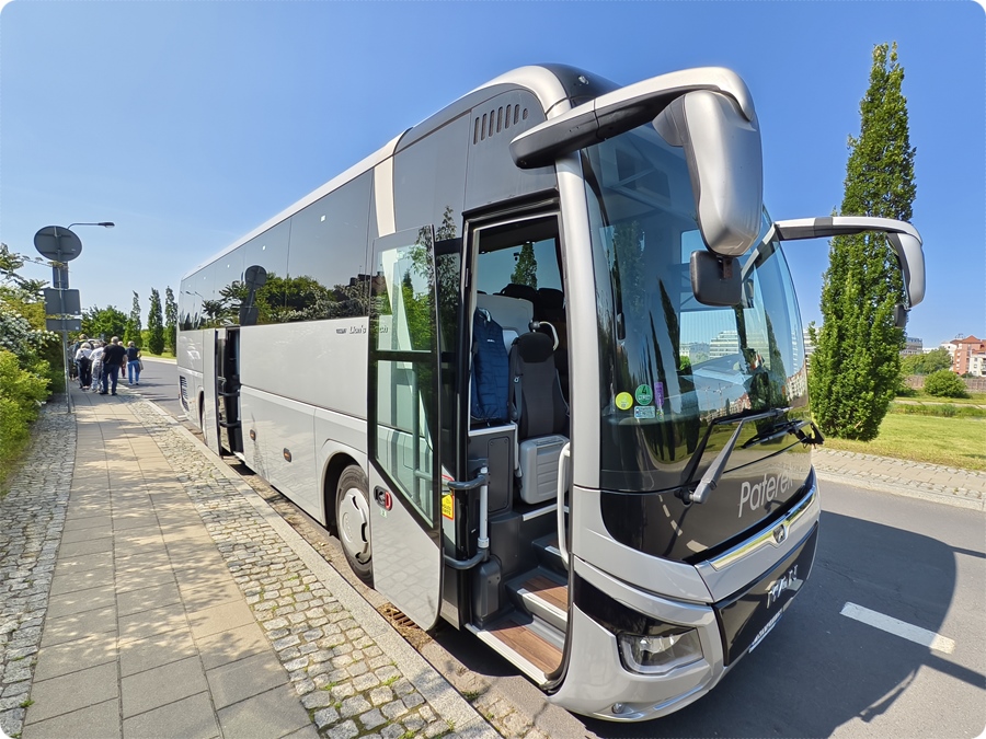 Unser Transportmittel für die kommenden Tage mit dem "LIONS Coach" Bus