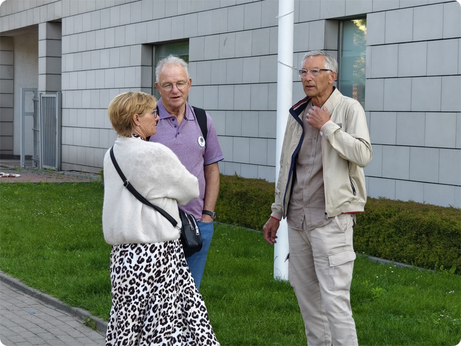 Die Reisegruppe sammelt sich zur Stadtrundführung durch Toruń
