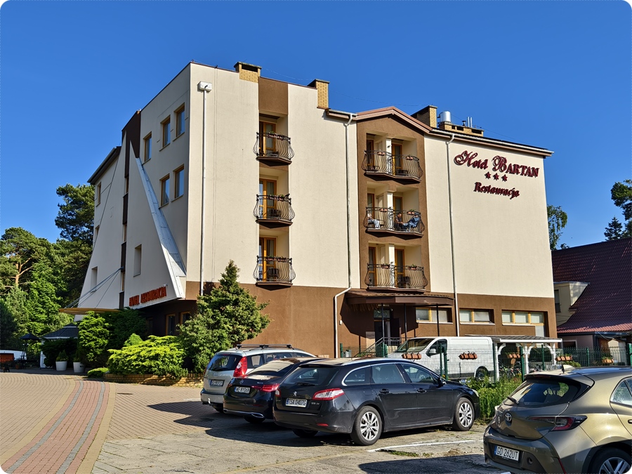 Abends Ankunft im Hotel Bartan Gdańsk Seaside in Sobieszewo, einem Vorort von Danzig