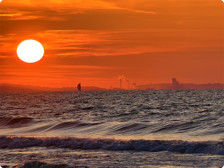 Sonnenuntergang am Strand von Sobieszewo mit Blick Richtung Danzig