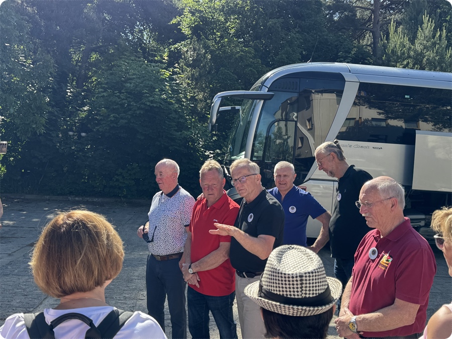 Treffen am Reisebus zum Beginn der Rückreise