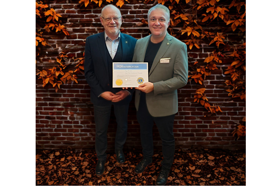 Neues Lions Mitglied Pastor Ingo Krahn (rechts) und Präsident Hermann Baars (links)