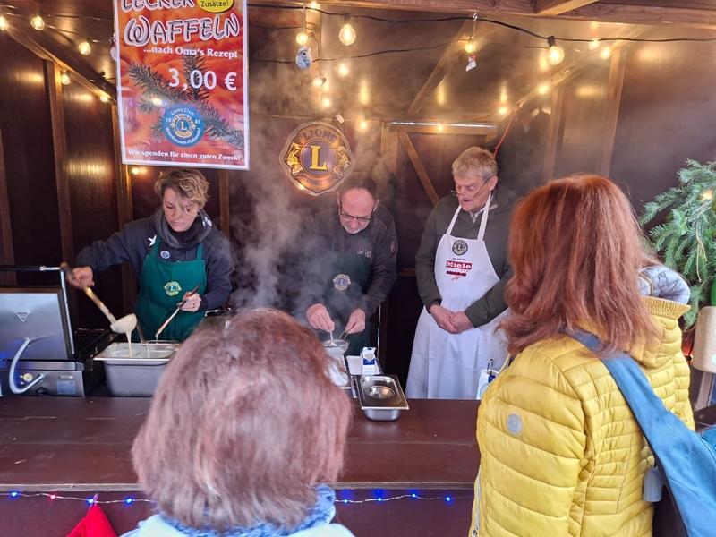 Waffelbäckerei mit Sonja Beer, Andreas Dirschau und Felix Wiedbrauck