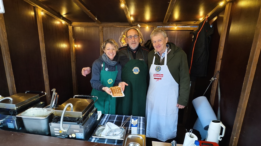 Waffelbäckerei mit Sonja Beer, Andreas Dirschau und Felix Wiedbrauck