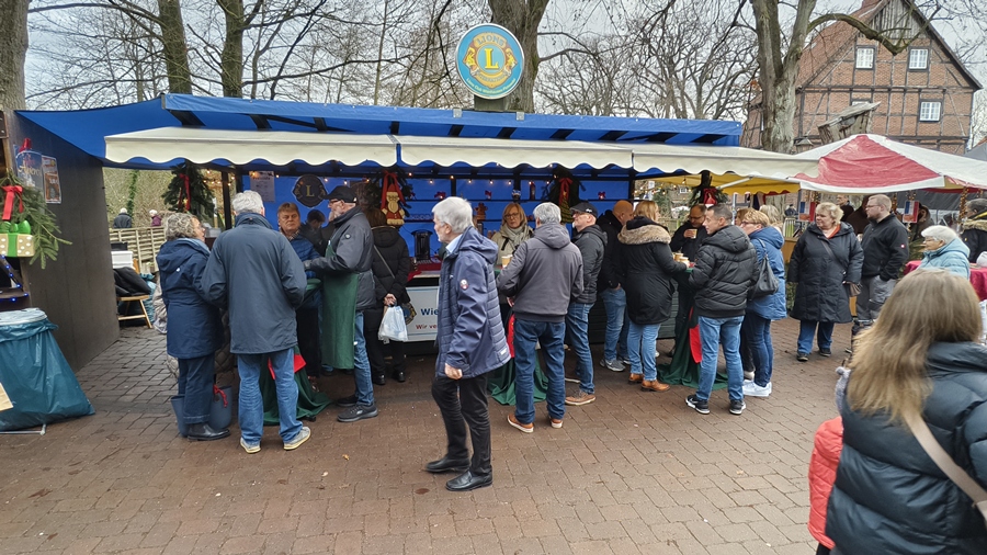 Viele Gäste am Lionsstand