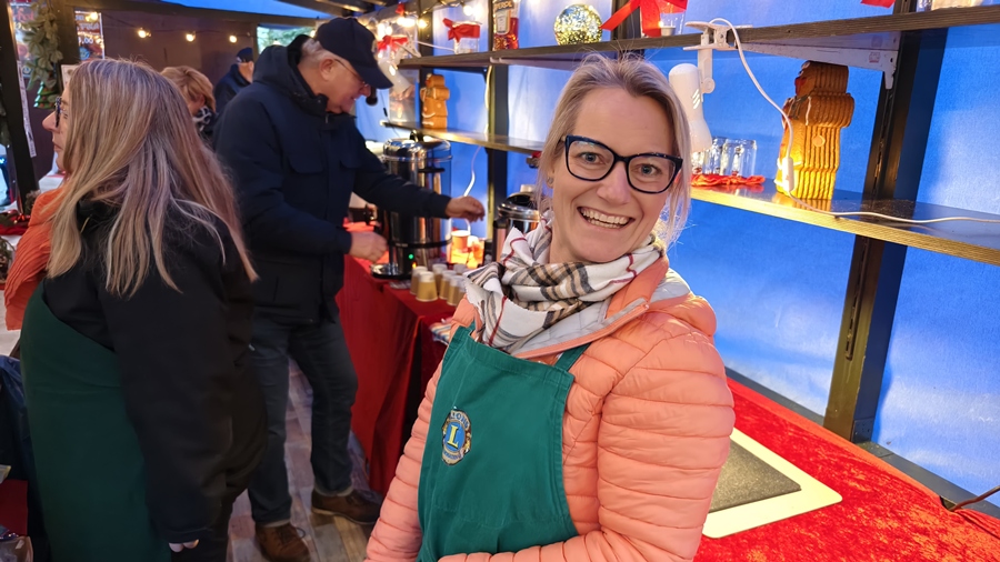 Standbetreuung von vorn Annika Tadic-Schoeps, Birgit Mitchell-Letang und Bernd Wolter
