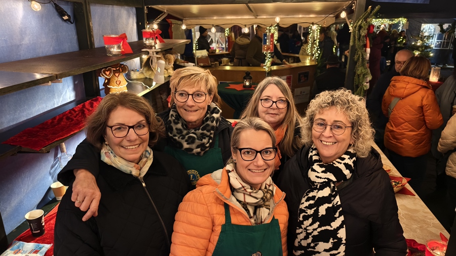 Standbetreuung von links nach rechts Angela Wolter, Martina Höner, Annika Tadic-Schoeps, Birgit Mitchell-Letang und Iris Lange
