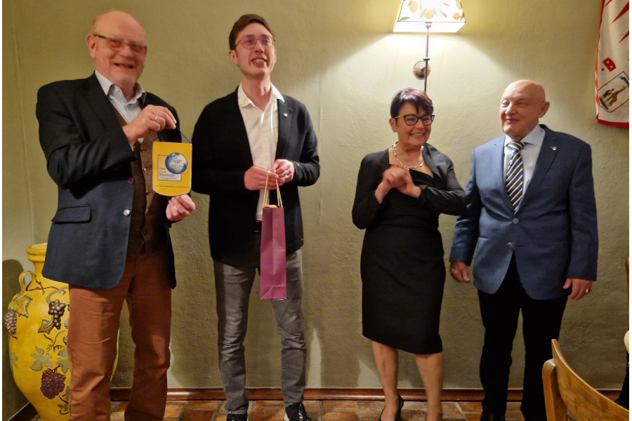Präsidenten beider Clubs und Christa Tzanov-Heil sowie Dragomir Tzanov