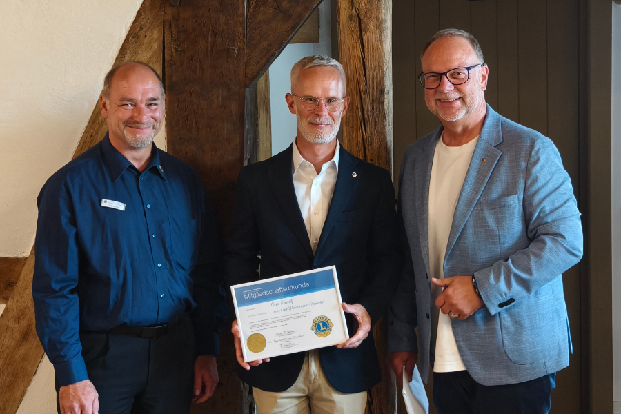 von links nach rechts: Präsident Tobias Sieg, neues Mitglied Orm Rudolf, Mitgliedschaftsbeauftragter Hans-Jörg Wisch