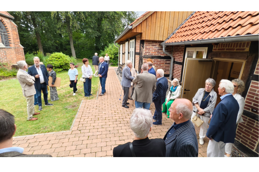 Treffen vor dem Gemeindehaus der St. Marien Kirche in Wathlingen