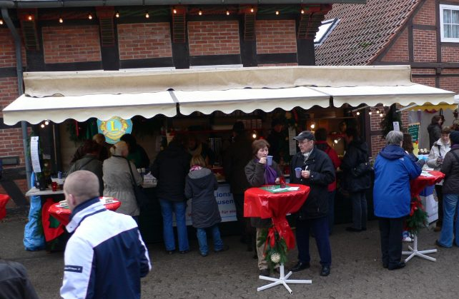 Weihnachtsstand vom Lions Club Wienhausen-Flotwedel auf dem Weihnachtsmarkt Wienhausen 2016