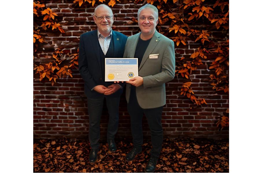 Neues Lions Mitglied Pastor Ingo Krahn (rechts) und Präsident Hermann Baars (links)